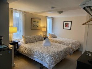 Comfort Room, 1 Bedroom, Private Bathroom (Lower Level) - Douglas Guest House (Vancouver)