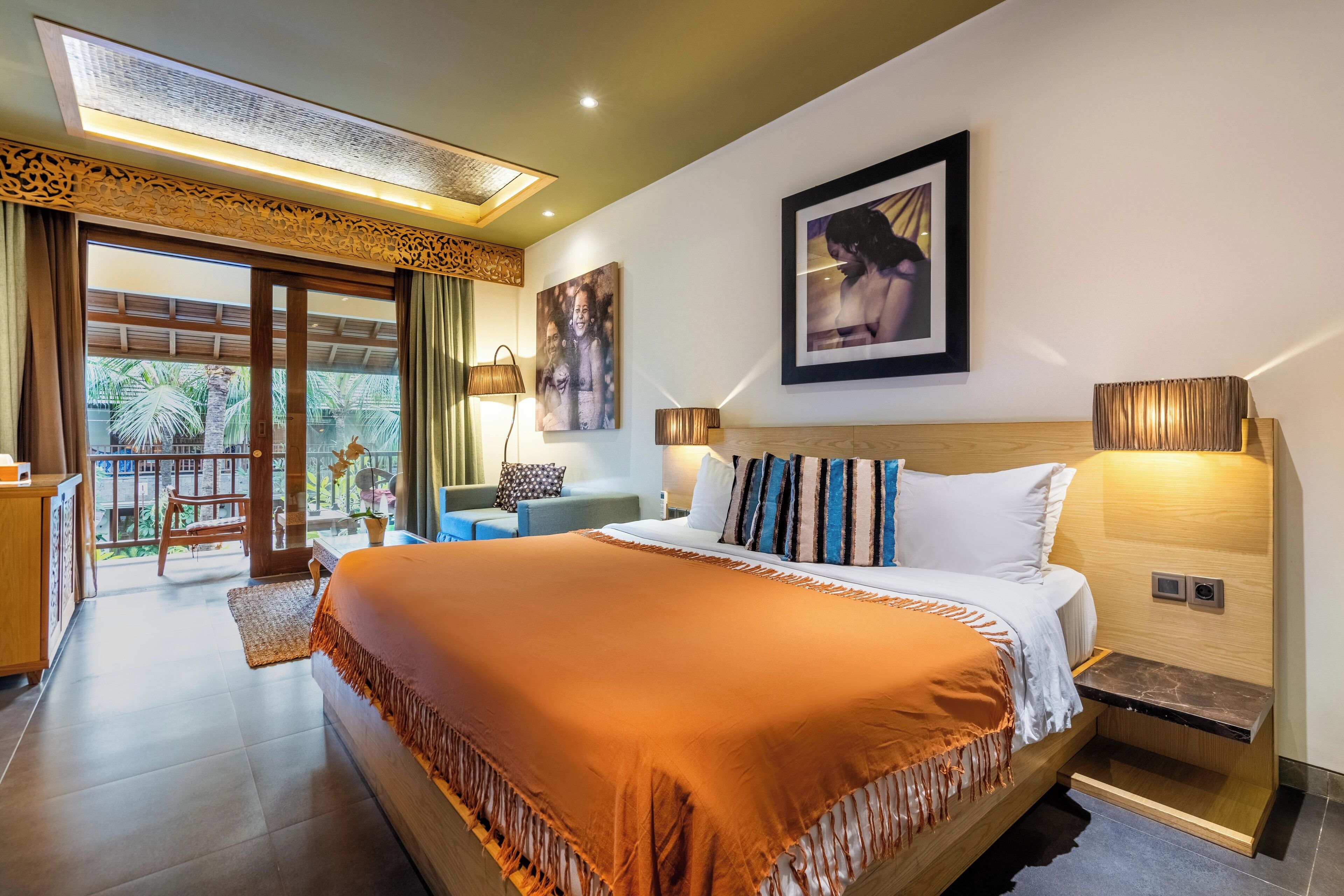 Deluxe Suites Double or Twin - Adult Only | Frigobar, cofres nos quartos, escrivaninha