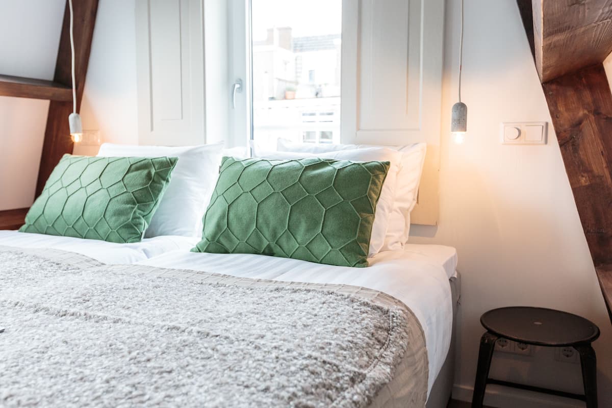 Egyptian cotton sheets, individually decorated, individually furnished