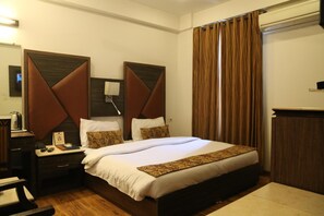 1 bedroom, premium bedding, in-room safe, desk - Hotel Sunstar Heights (New Delhi)
