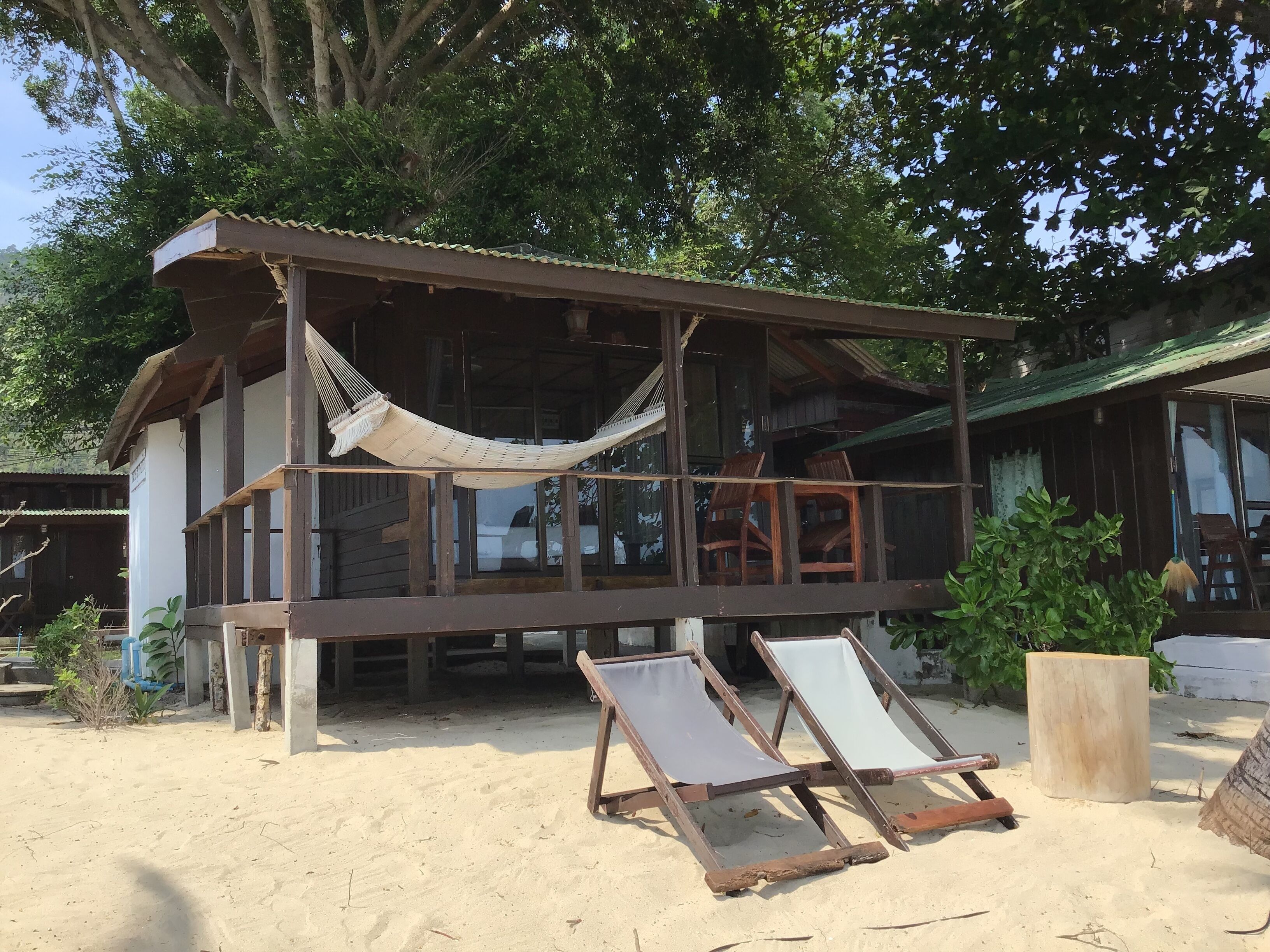 Beachfront Cottage Aircon | Free WiFi, bed sheets