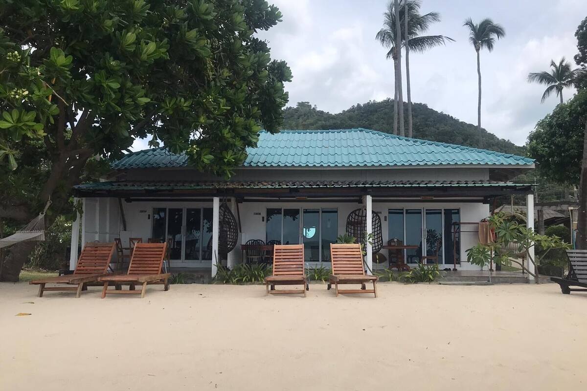 Beachfront Studio Aircon | 免费 WiFi、床单