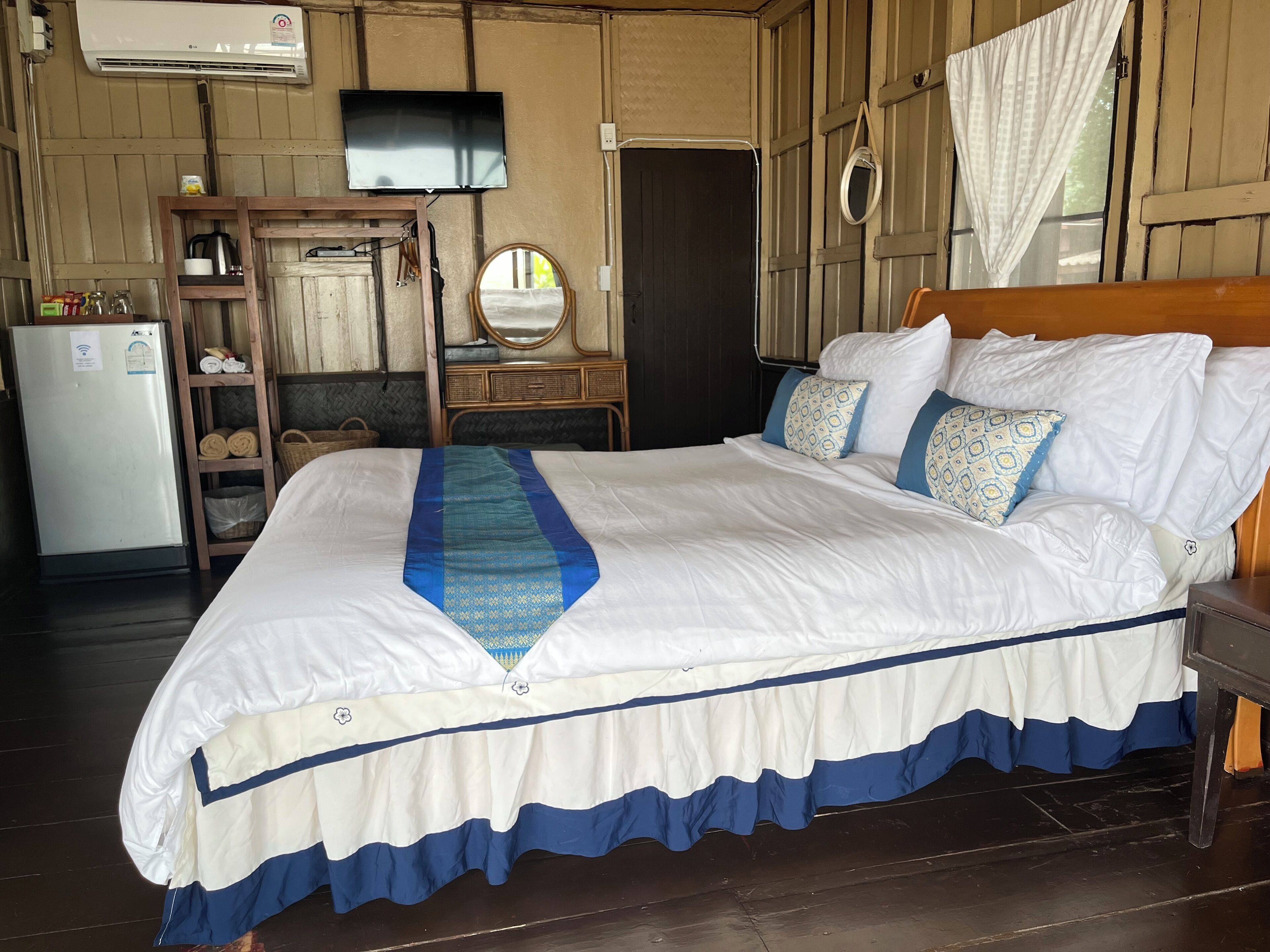 Beachfront Cottage Aircon | Free WiFi, bed sheets