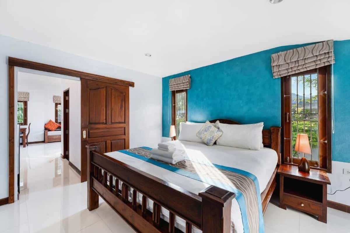 Casa de campo superior | 1 habitación, caja de seguridad en la habitación y escritorio