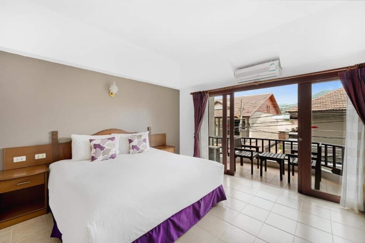 Habitación estándar con 1 cama matrimonial o 2 individuales | 1 habitación, caja de seguridad en la habitación y escritorio