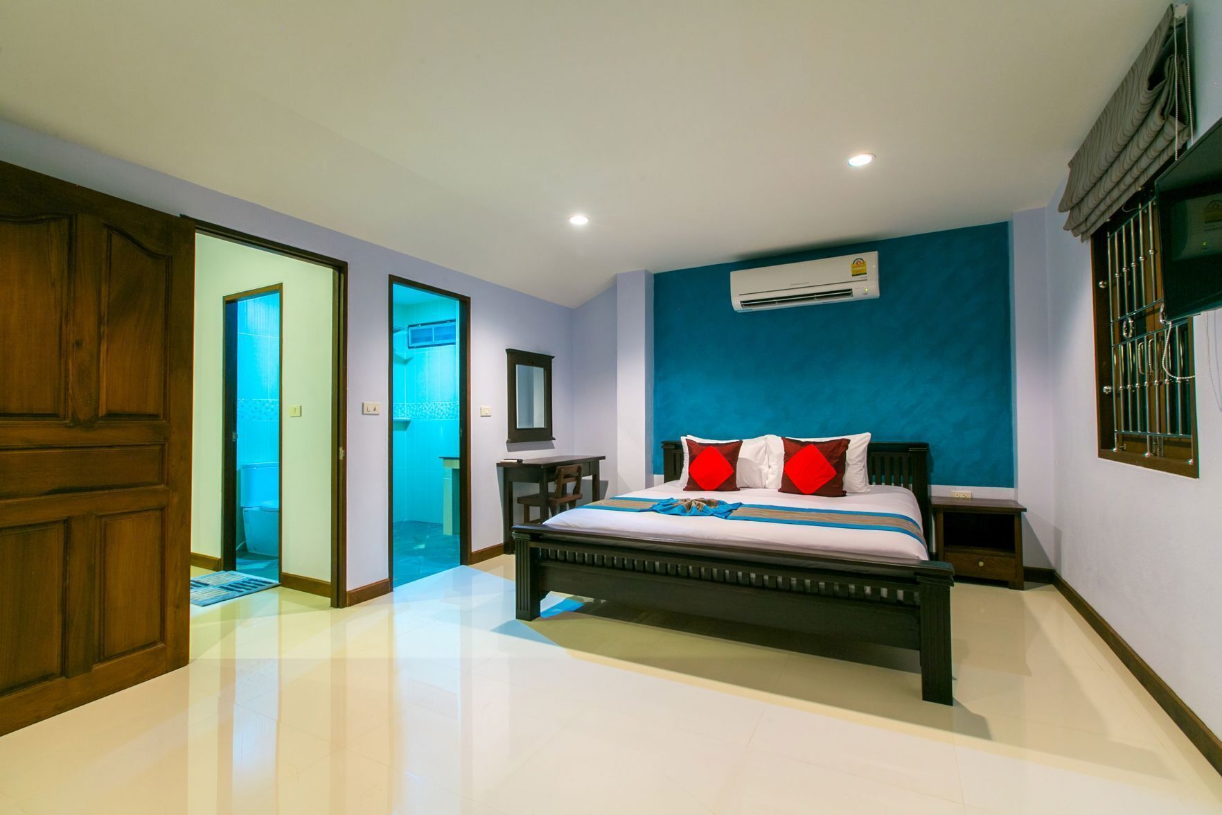 In-room safe, desk, rollaway beds, free WiFi