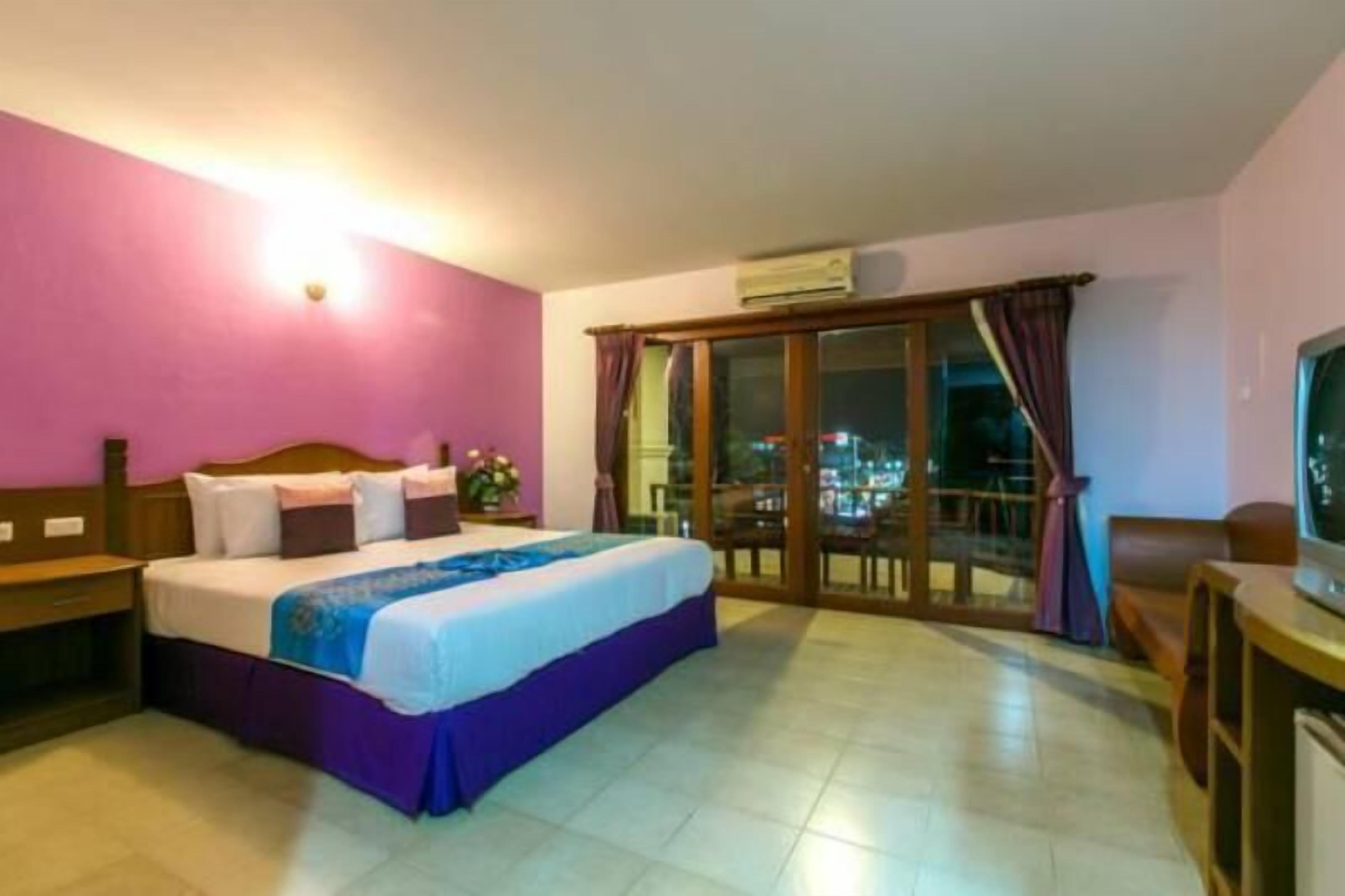 In-room safe, desk, rollaway beds, free WiFi