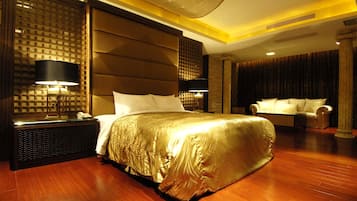 Free minibar, rollaway beds, free WiFi