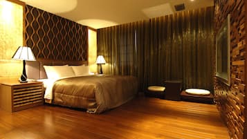 Free minibar, rollaway beds, free WiFi