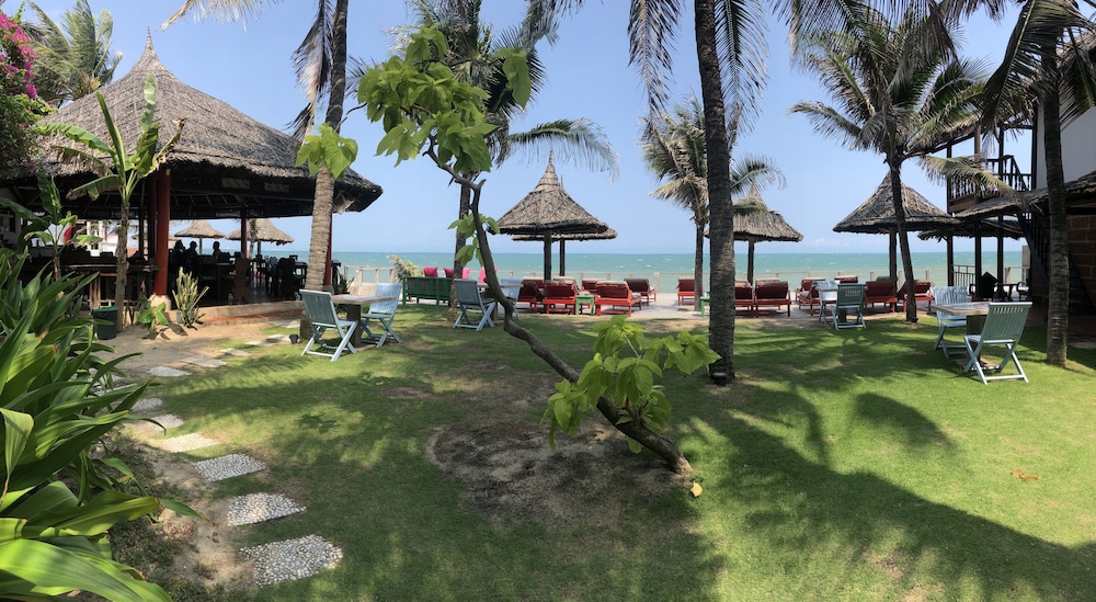 Full Moon Beach Resort