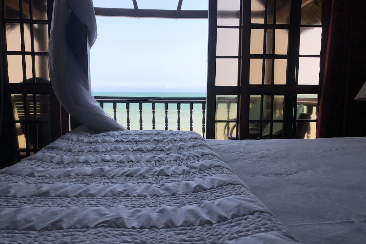 deluxe room, sea view | minibar, in-room safe, desk, soundproofing