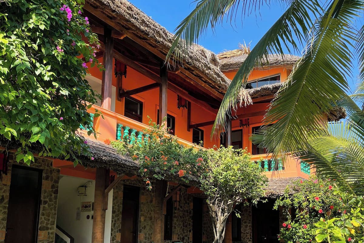 Minibar, värdeförvaringsskåp på rummet, skrivbord och ljudisolering