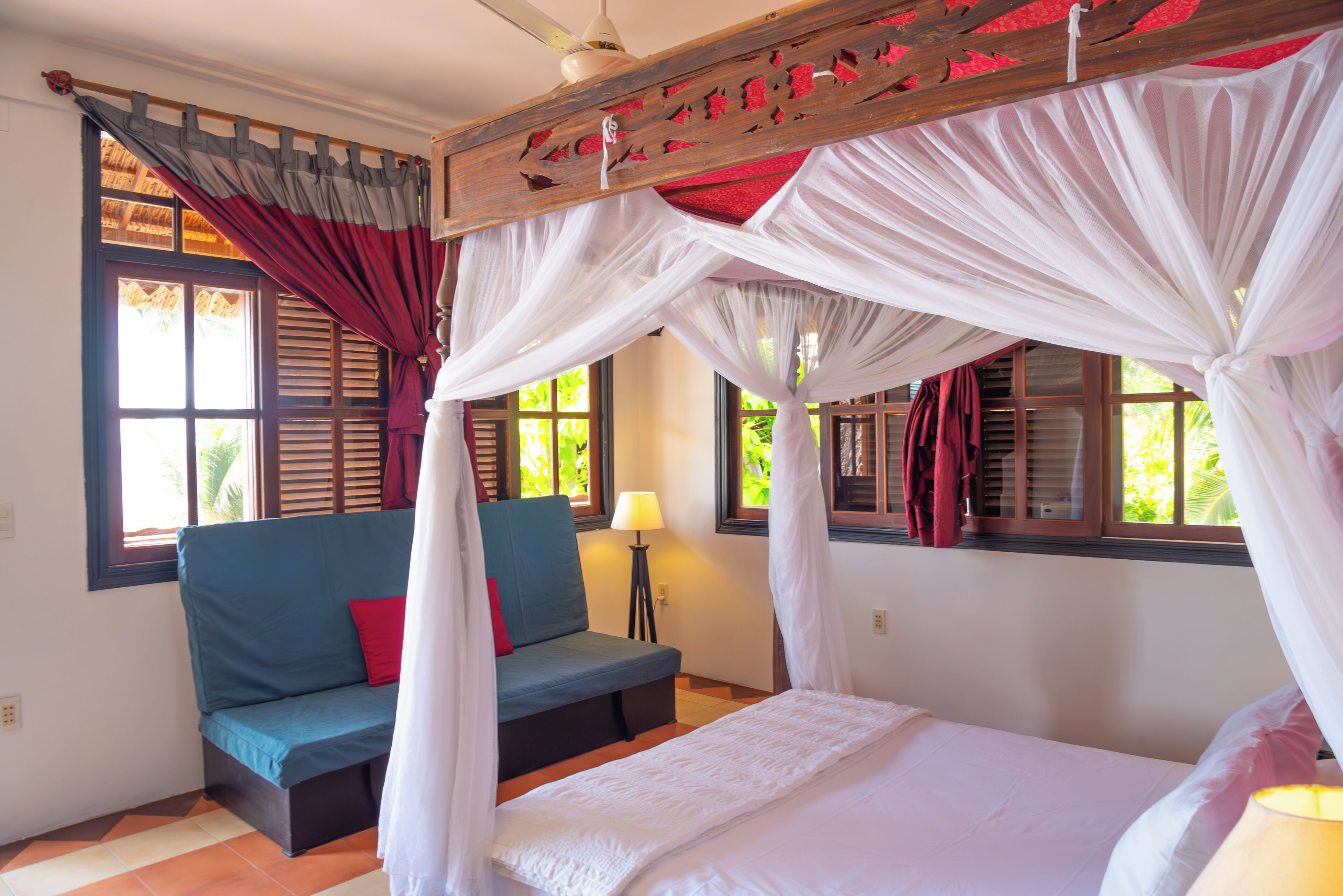 Superior-rum - havsutsikt | Minibar, värdeförvaringsskåp på rummet, skrivbord och ljudisolering