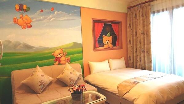 A hotel room with two beds, a sofa, a wall mural, and a window with curtains. - Each Family (Kaohsiung)