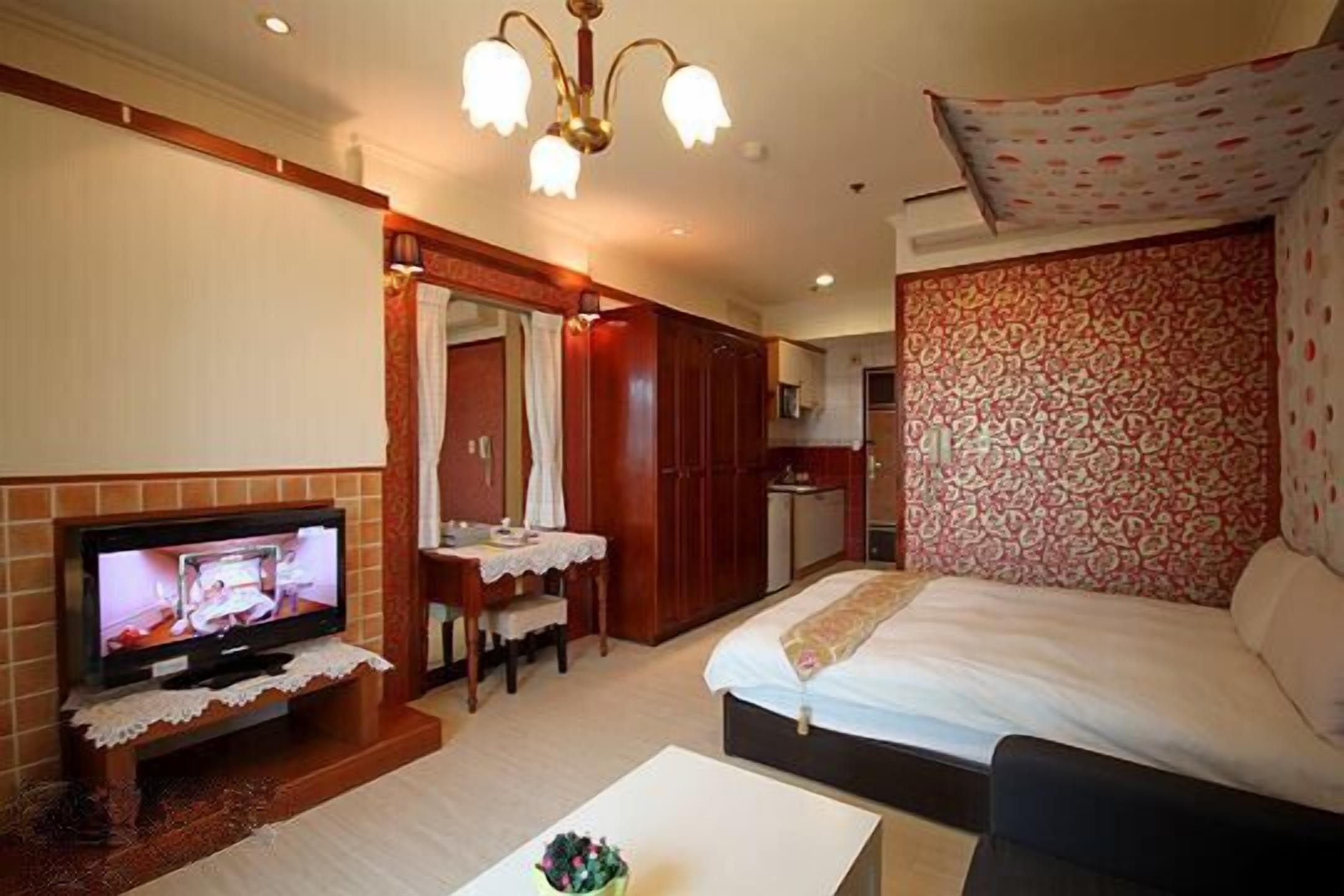 premium bedding, pillow-top beds, individually decorated