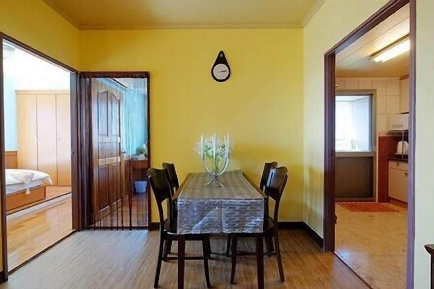 family suite, 2 bedrooms  | living area | flat-screen tv