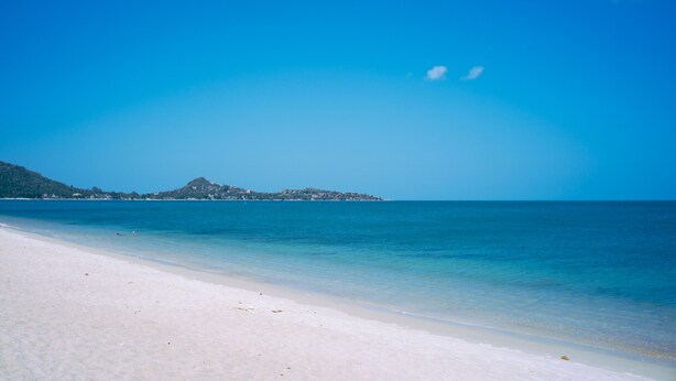 On the beach, sun loungers - Amity Beach Resort (Koh Samui)