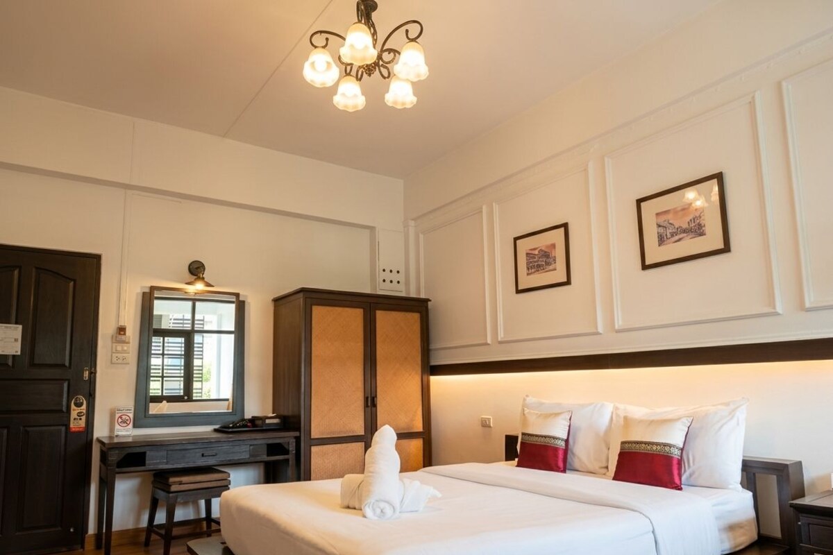 Standard Room | In-room safe, WiFi (free), bed sheets