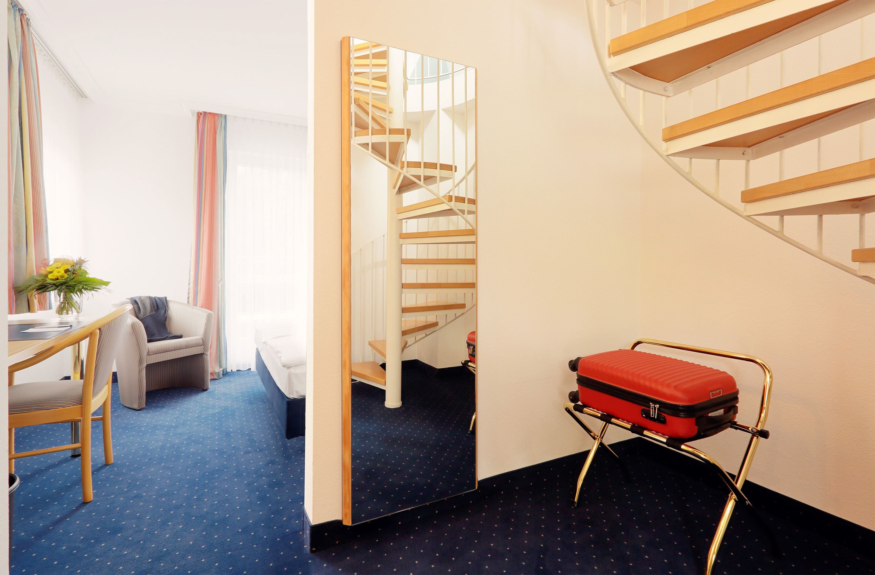 maisonette-suite | minibar, in-room safe, individually furnished, desk