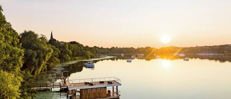 Couples treatment rooms, sauna, steam room, body treatments