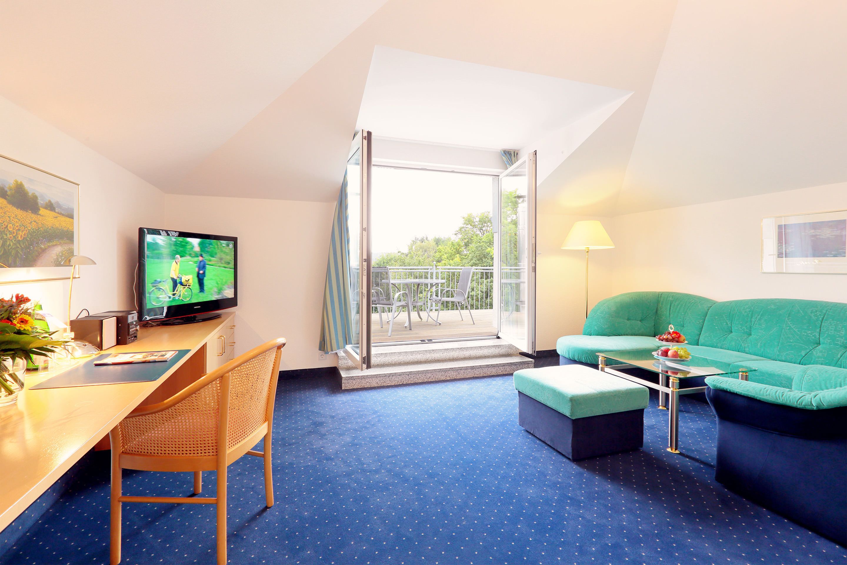 maisonette-suite | living room | tv