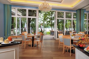 Free daily buffet breakfast - INSELHOTEL Potsdam - Hermannswerder (Potsdam)