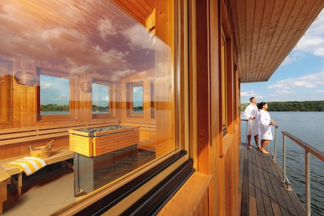 Salas de tratamiento para parejas, un sauna, baño turco