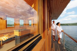 Couples treatment rooms, sauna, steam room, body treatments