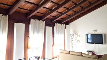 Apartment, 1 Schlafzimmer, barrierefrei | Wohnbereich