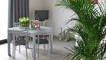 Apartment, 1 Schlafzimmer, barrierefrei | Wohnbereich
