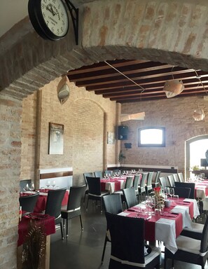 Lunch and dinner served, local cuisine - Residence Baco da Seta (Mestre)