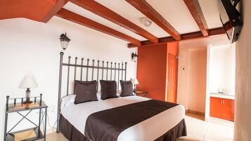 Standard Room, 1 King Bed (4) | In-room safe, blackout drapes, iron/ironing board, free WiFi