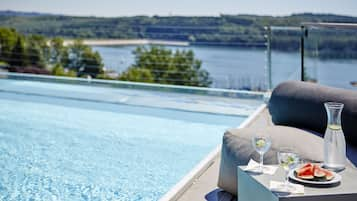 Outdoor pool, sun loungers