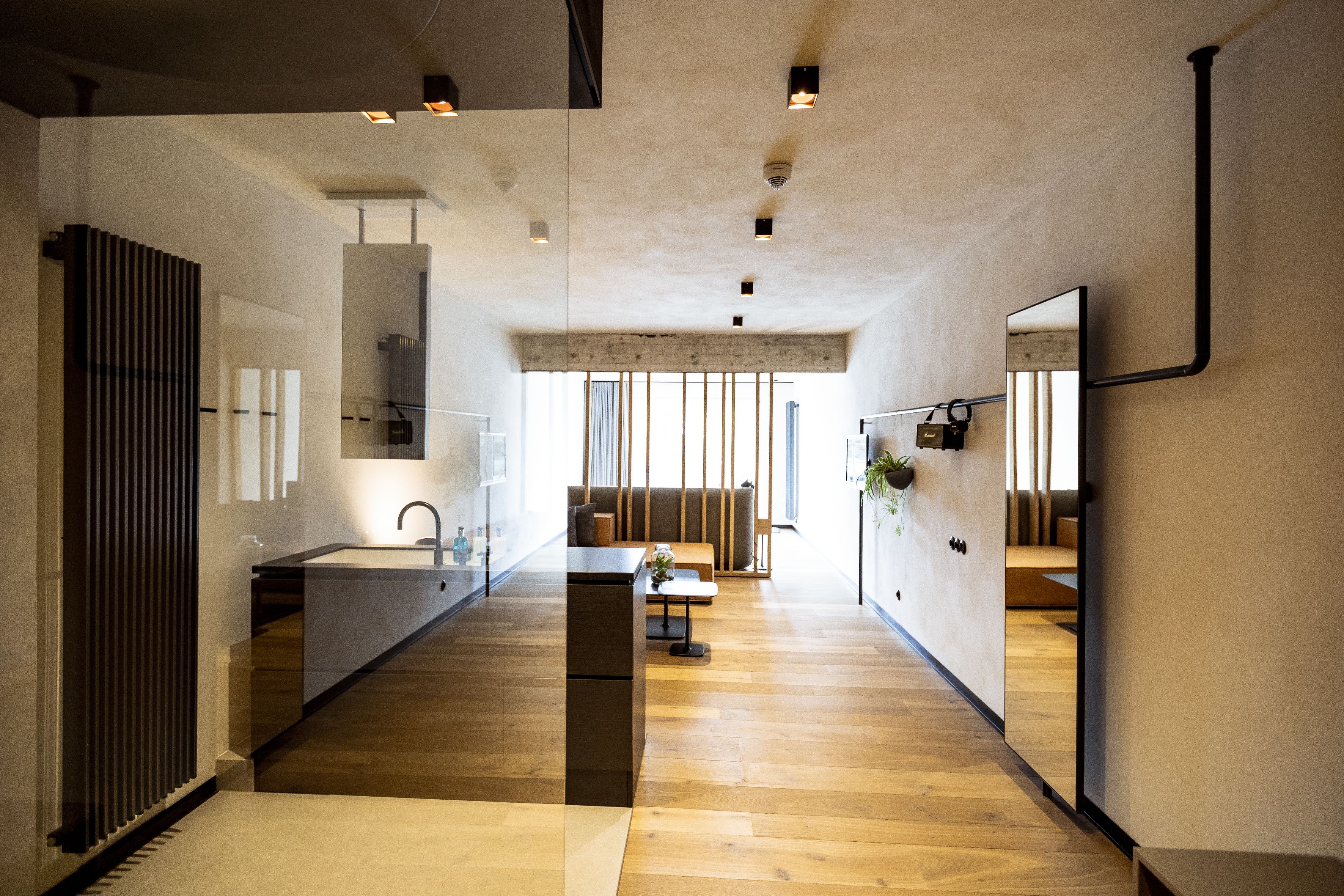 l design | 1 bedroom, down duvets, minibar, desk