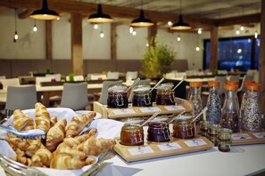 Free daily full breakfast
