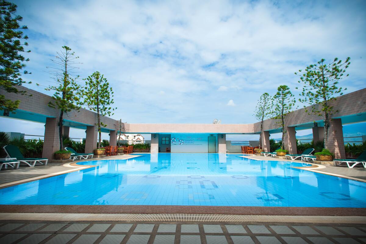 rooftop pool