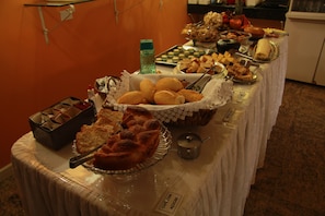 Free daily buffet breakfast