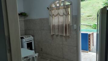 Casa (2 Adultos) | Private kitchen | Mini-fridge, coffee/tea maker
