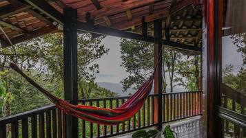 Deluxe Bungalow, 1 Bedroom, Lake View, Garden Area | Pemandangan balkoni