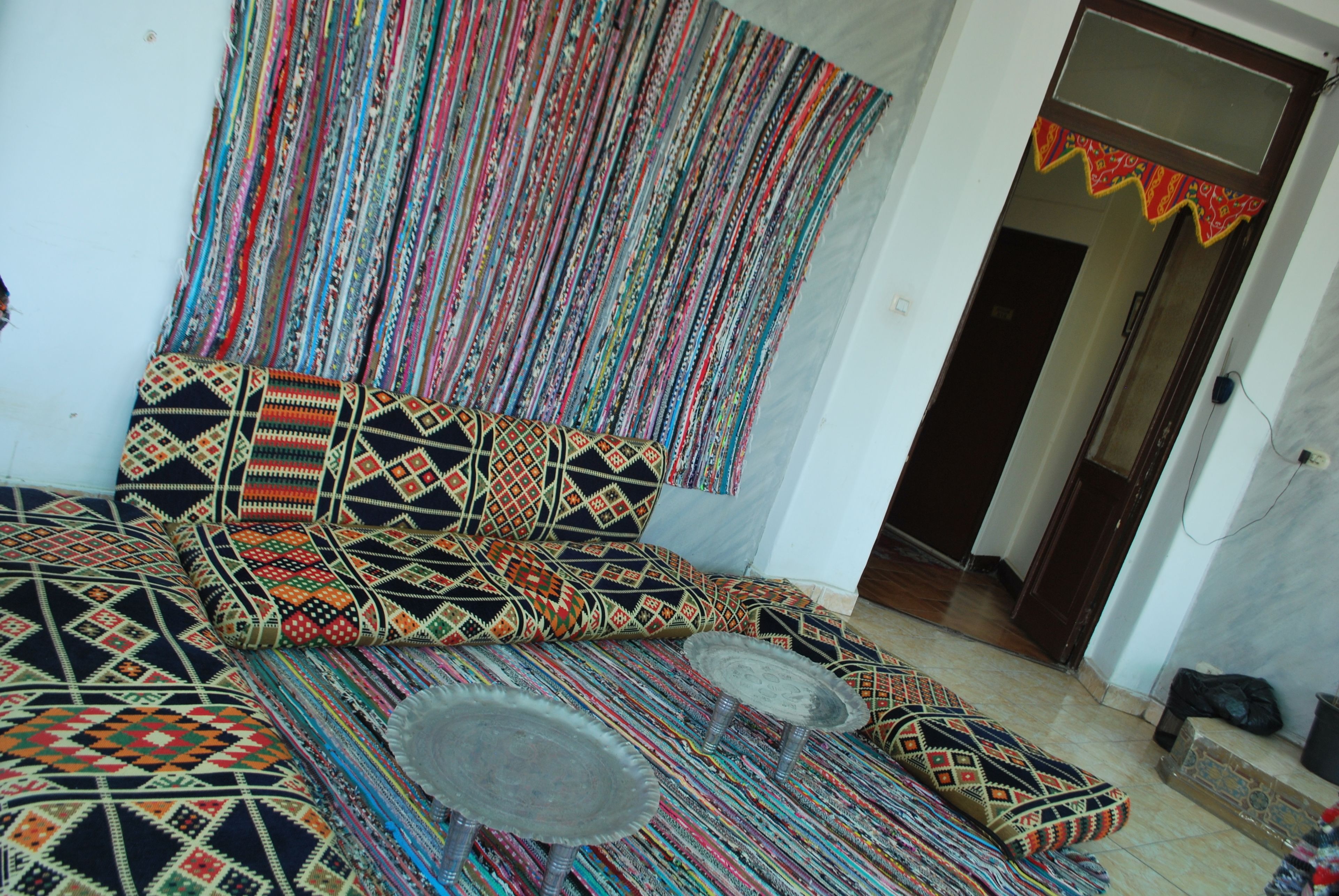 24 inci televisyen LCD dengan satelit, TV, komputer tablet