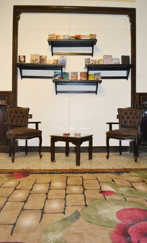 Área de estar no saguão