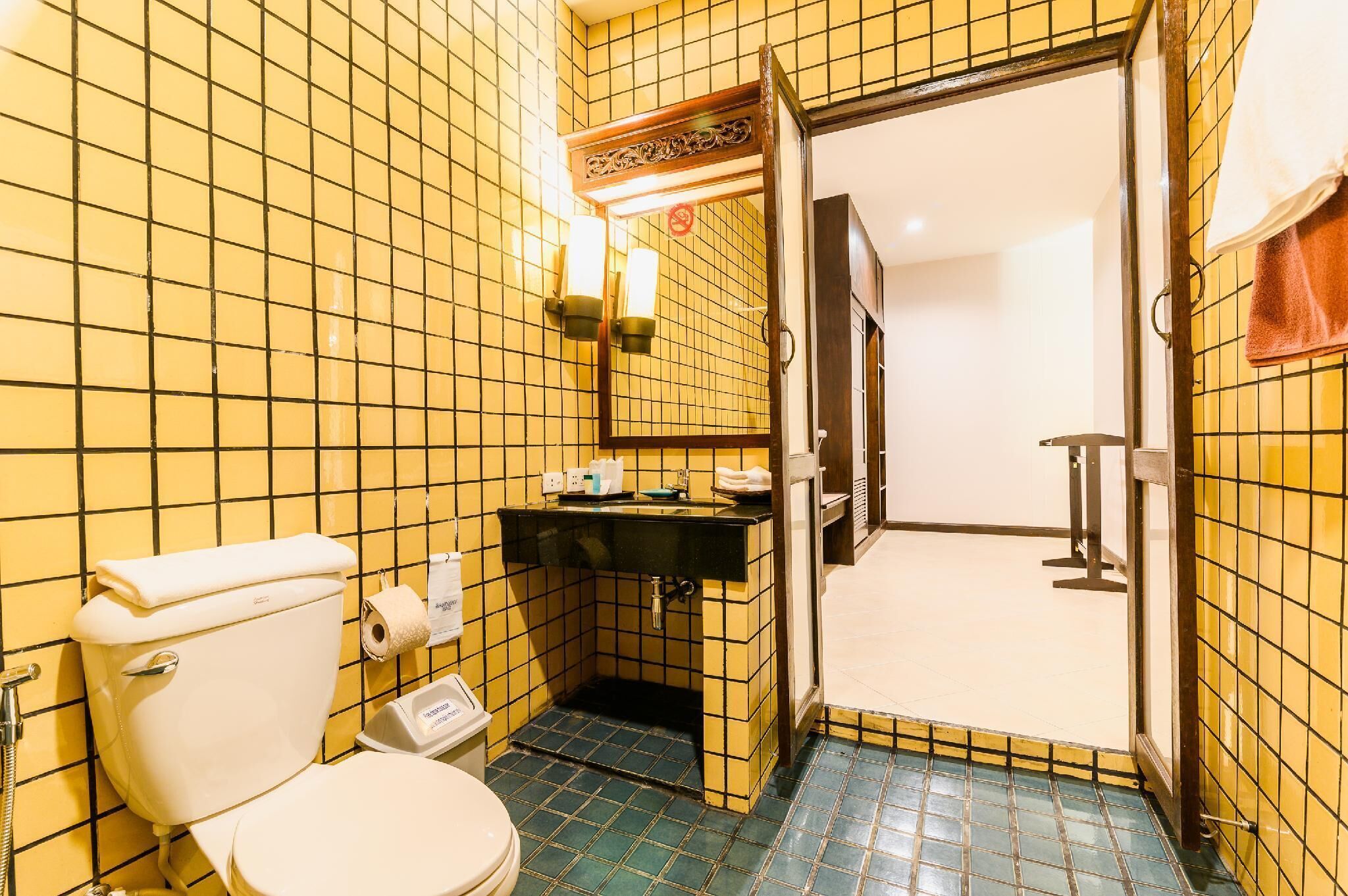 superior room | bathroom | shower, free toiletries, hair dryer, towels