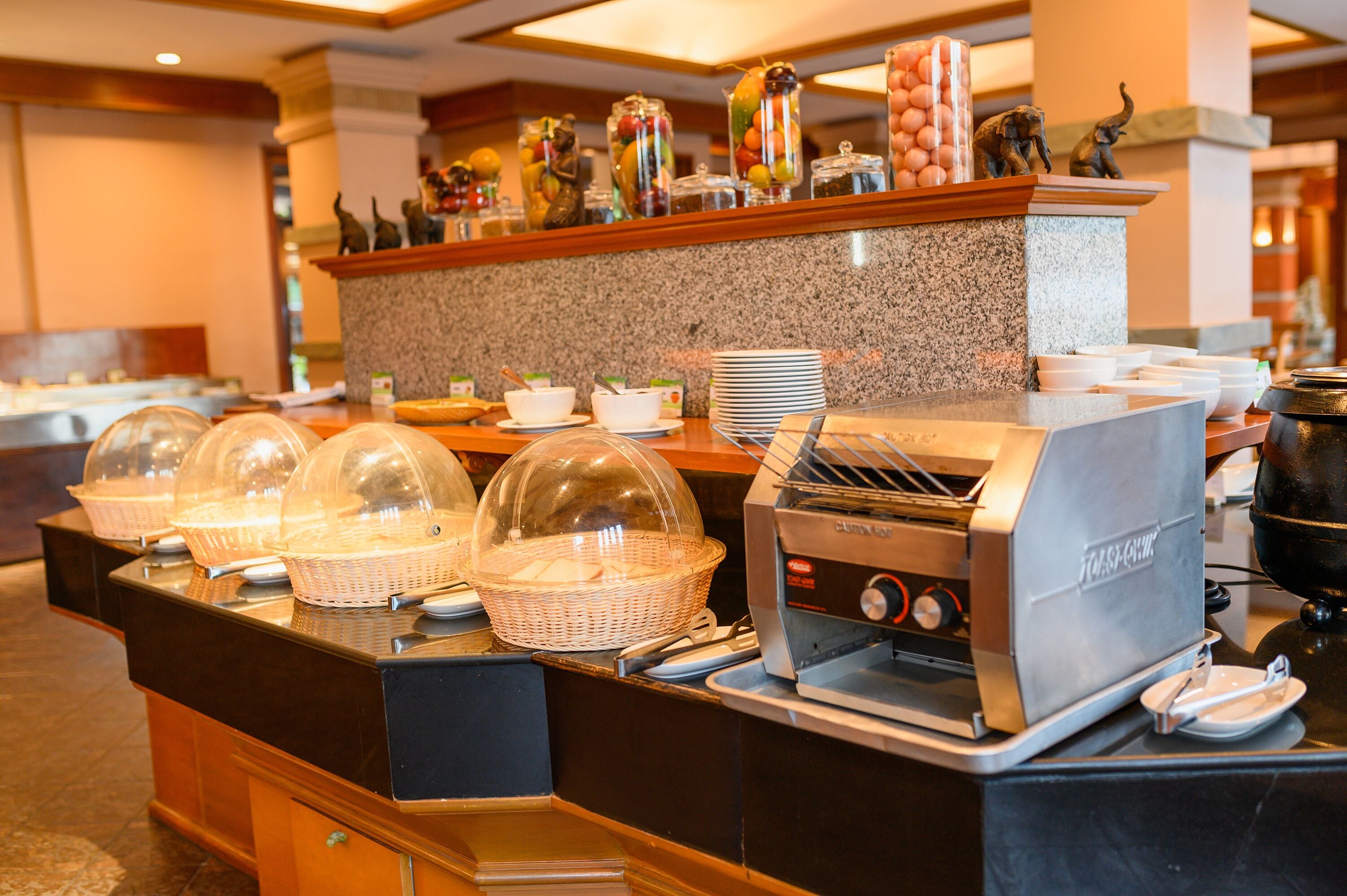 daily buffet breakfast (thb 350 per person)