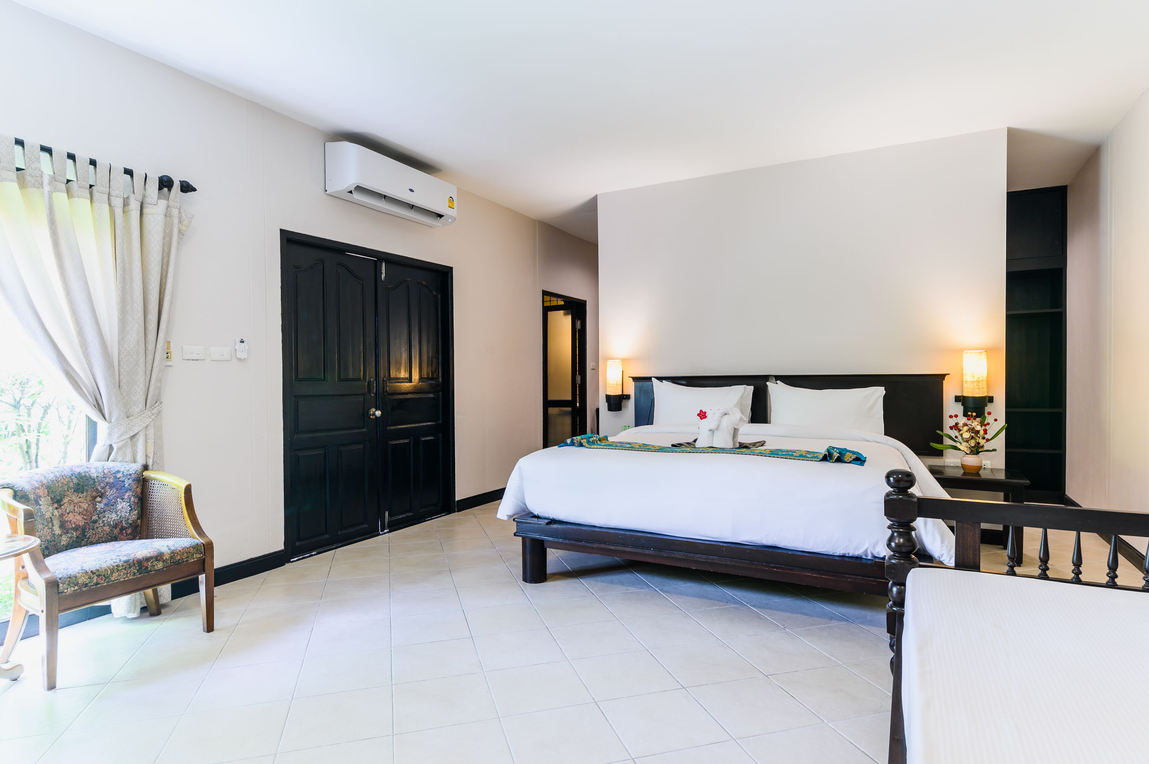 superior room | in-room safe, desk, iron/ironing board, free cots/infant beds