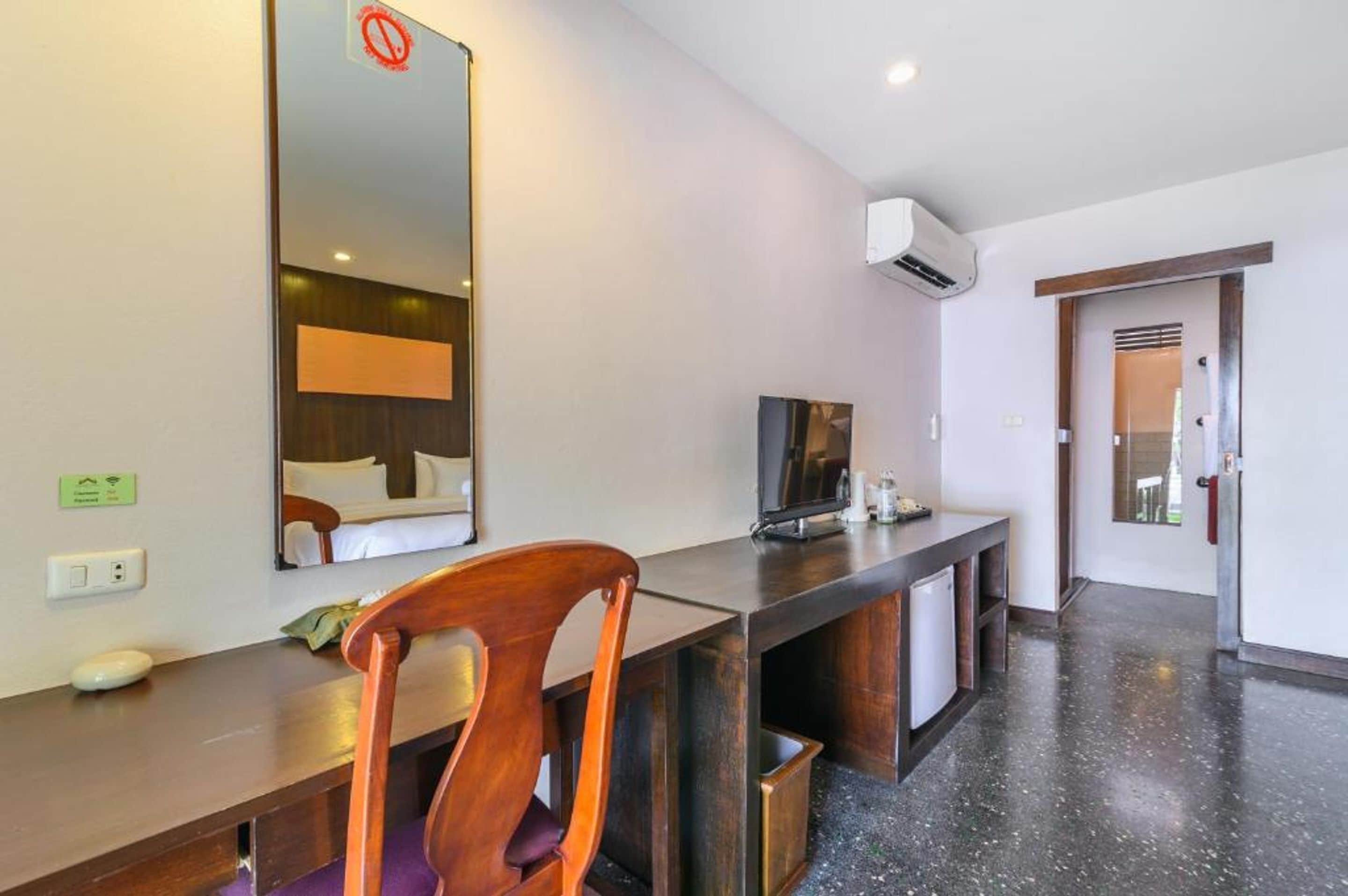 poolside room | room amenity