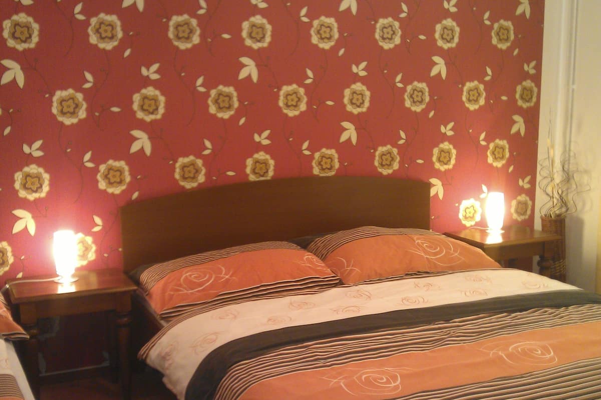 In-room safe, blackout curtains, rollaway beds, free WiFi