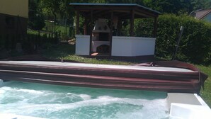 Bañera de hidromasaje al aire libre