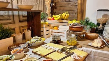 Colazione a buffet a pagamento, servita tutte le mattine 