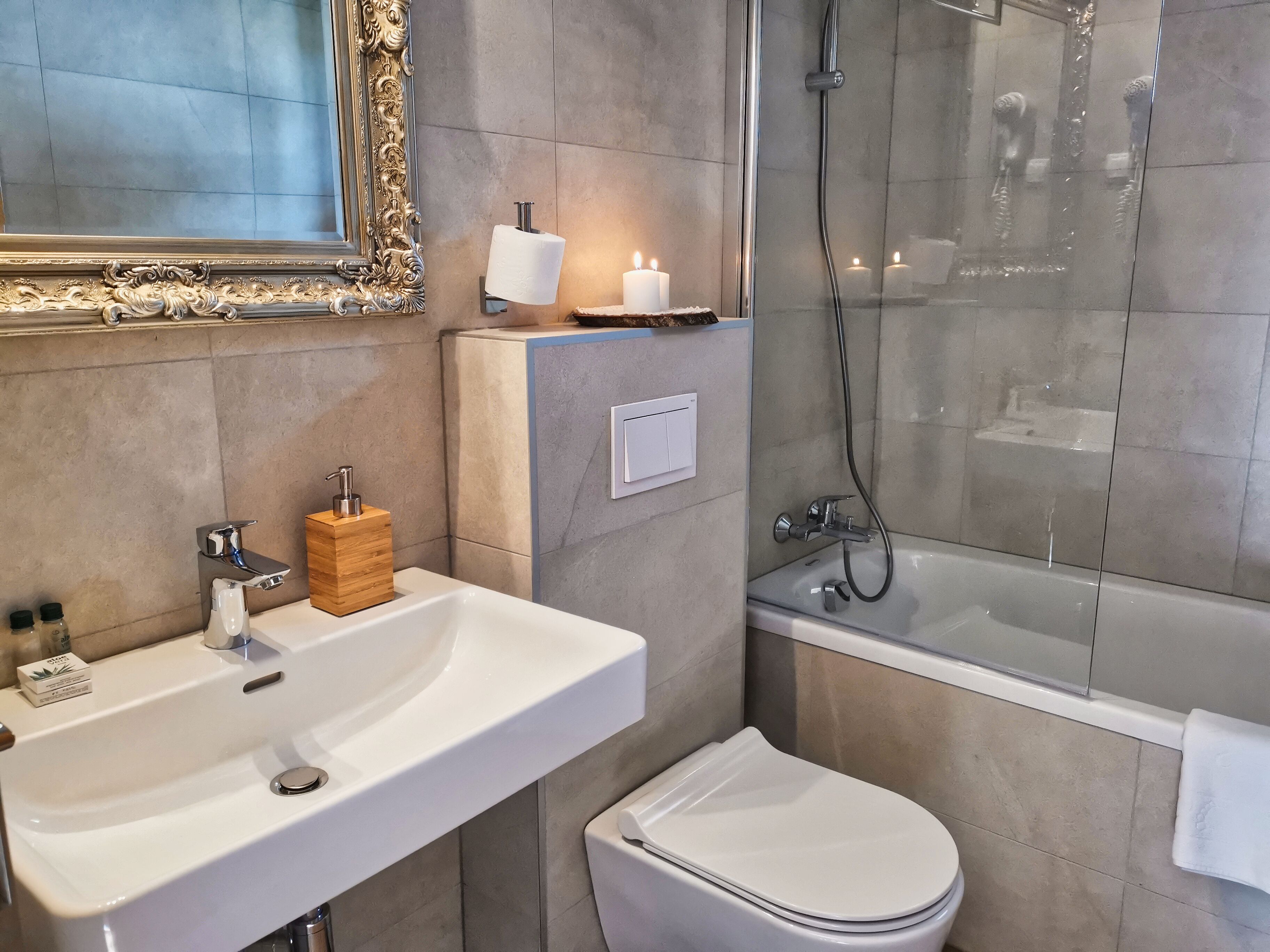 shower, free toiletries, hair dryer, towels