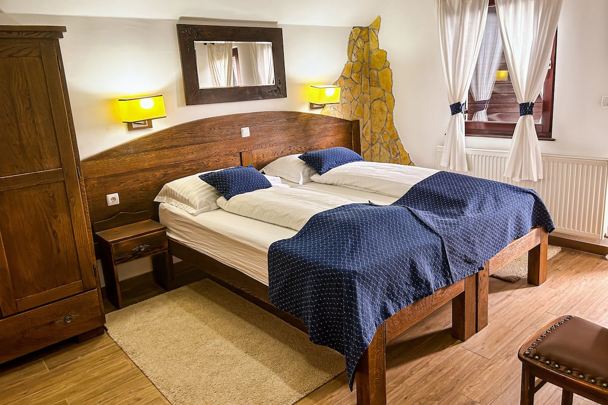 1 bedroom, in-room safe, individually decorated, individually furnished